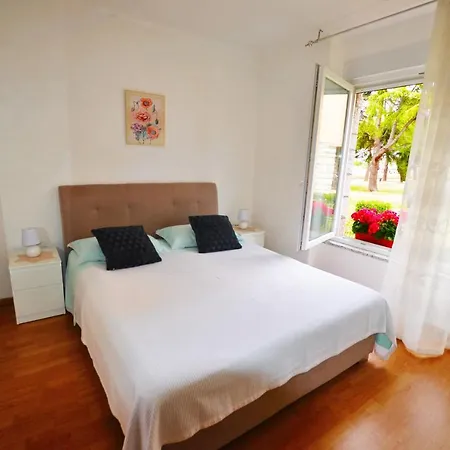 Apartment Leo Umag Exterior photo