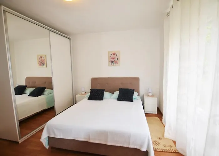 Apartment Leo
