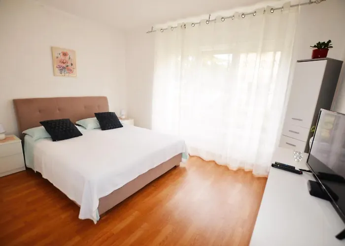Apartment Leo
