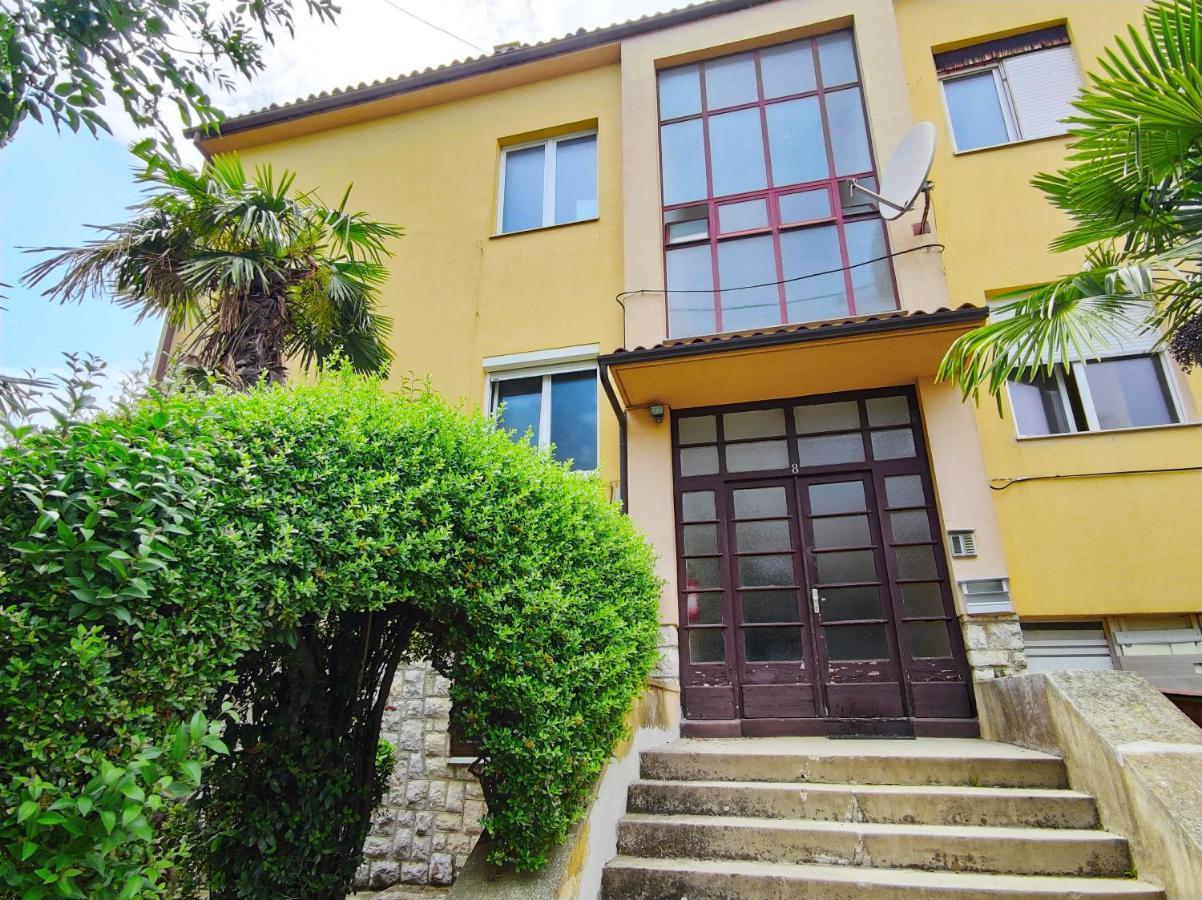 Leo Apartment *