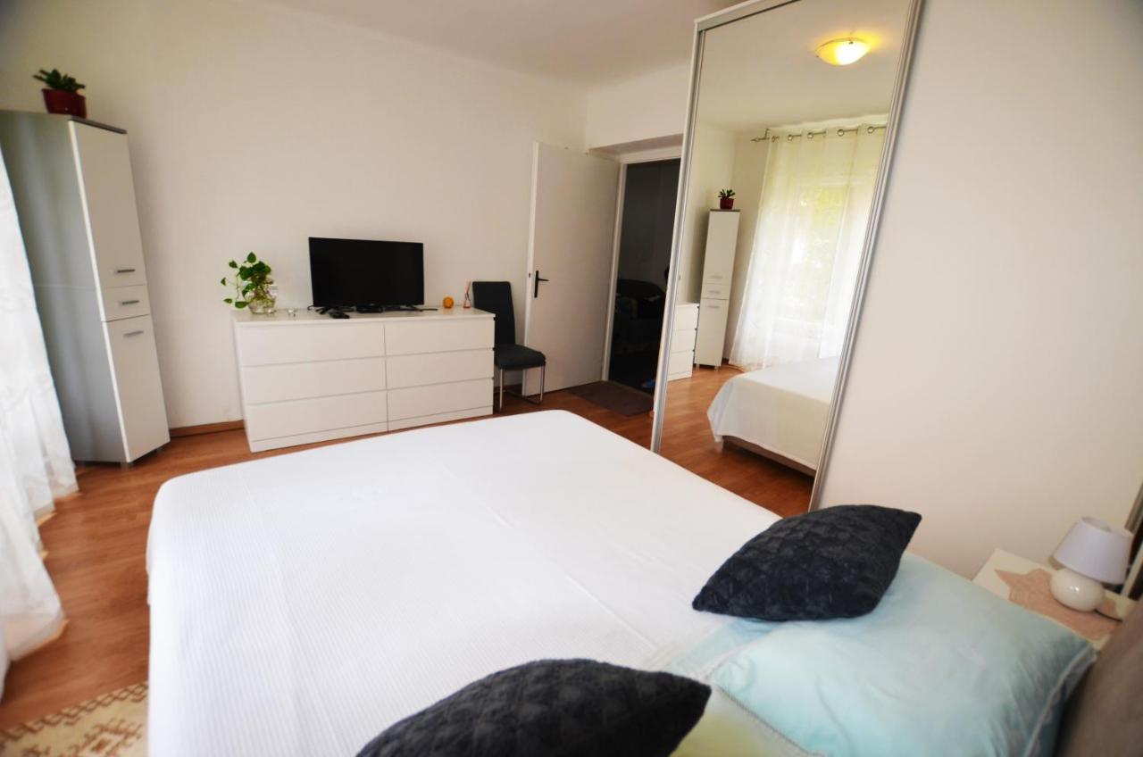 Leo Apartment